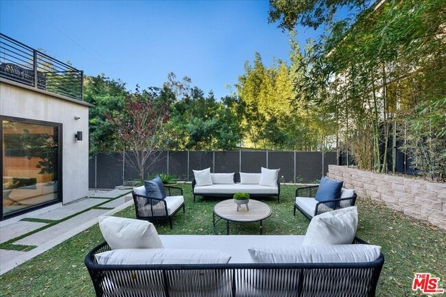 Building Photo - 2016 Stanley Hills Dr
