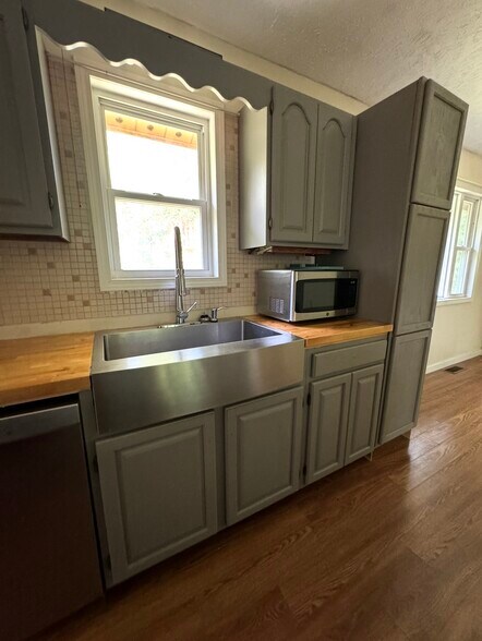 Building Photo - 2080 Robins Ct NW