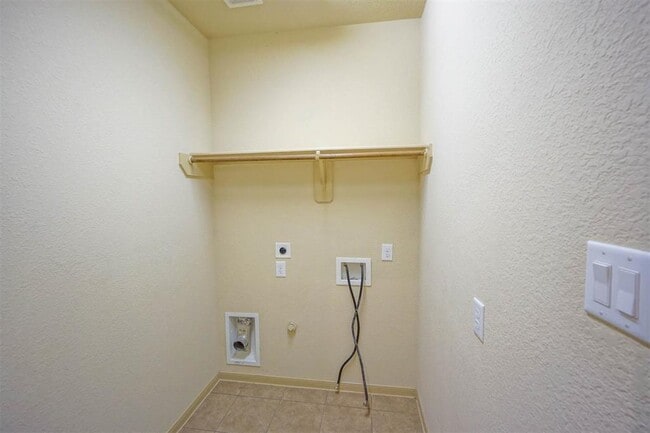 Building Photo - 6139 Grassy Haven Ln