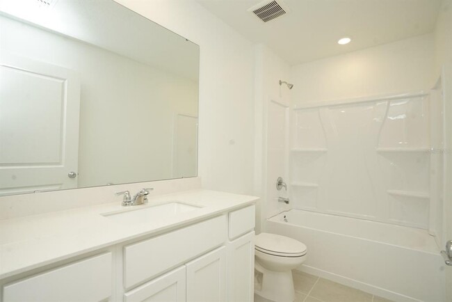 Building Photo - 2430 McKinley Dr