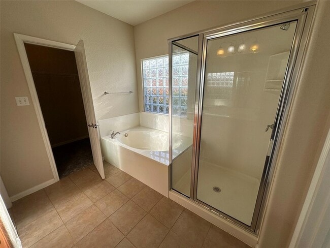 Building Photo - 401 Silent Spring Dr