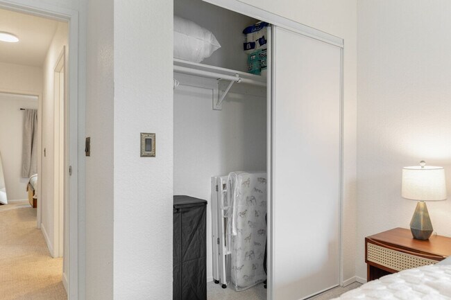 Building Photo - 5924 18th Ave SW