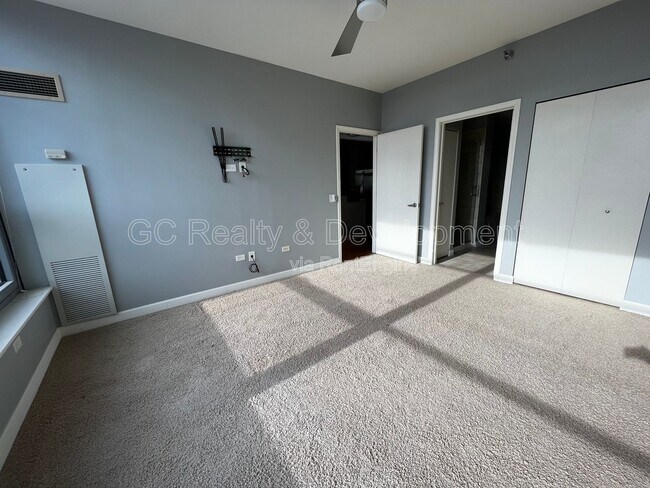 Building Photo - 1600 S Prairie Ave