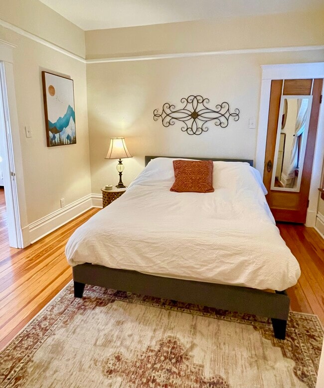 Building Photo - 348 Collyer St