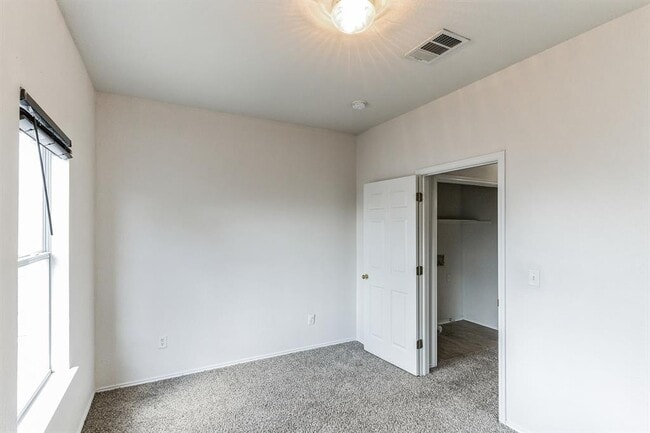 Building Photo - 1107 E 3rd St