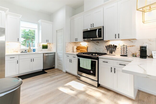 Building Photo - 4303 Chester St