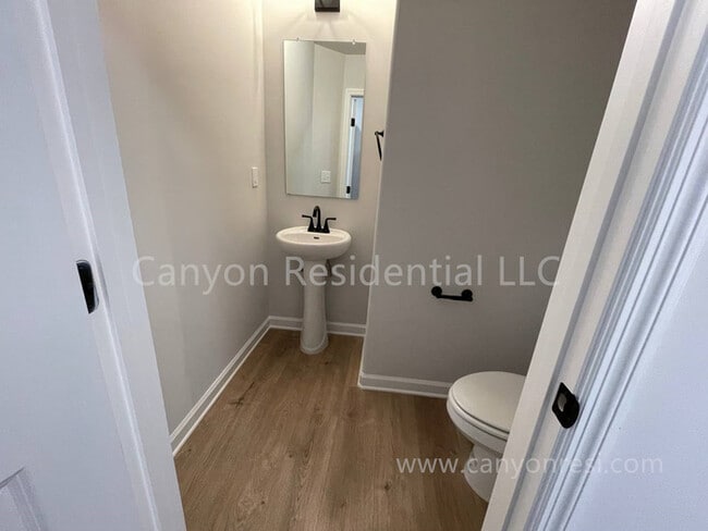 Building Photo - 114 Wilcot Rd