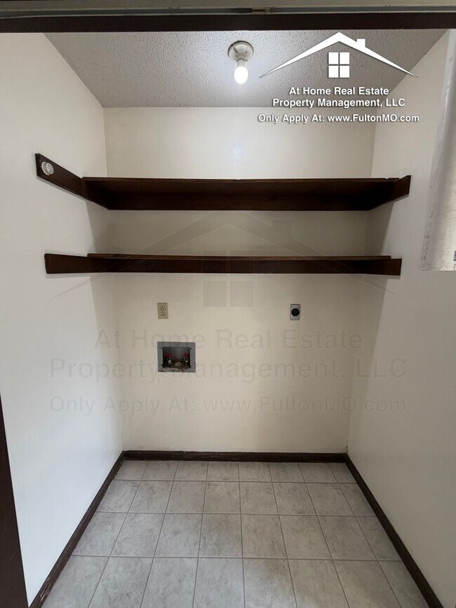 Building Photo - 617 Westview Dr