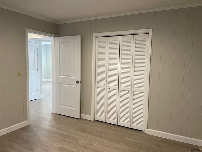 Building Photo - 752