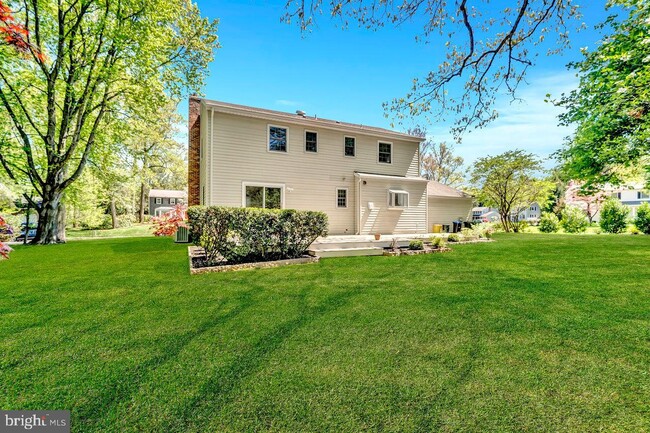 Building Photo - 11 Monterey Dr