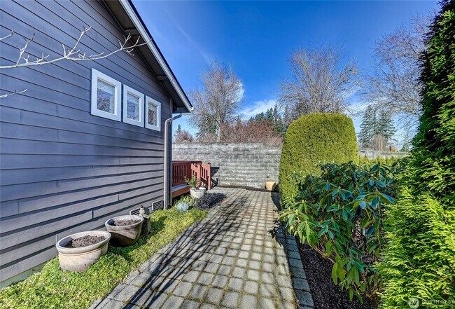 Building Photo - Spacious 2Br in Trilogy at Redmond Ridge 55+ Community