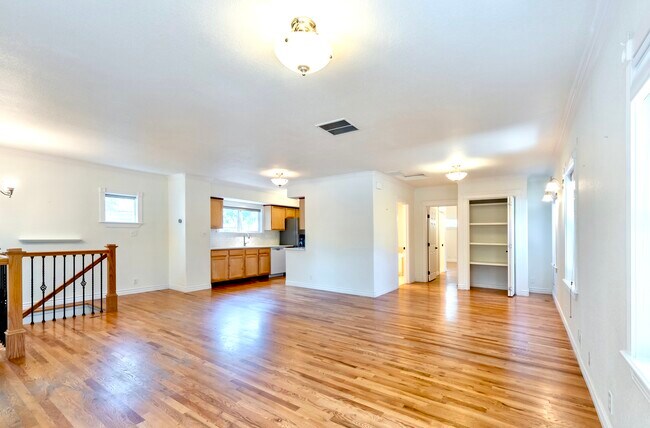 Building Photo - 1805 N 15th St