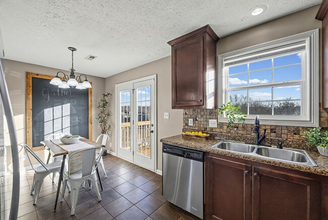 Building Photo - 1304 Freedom Dr