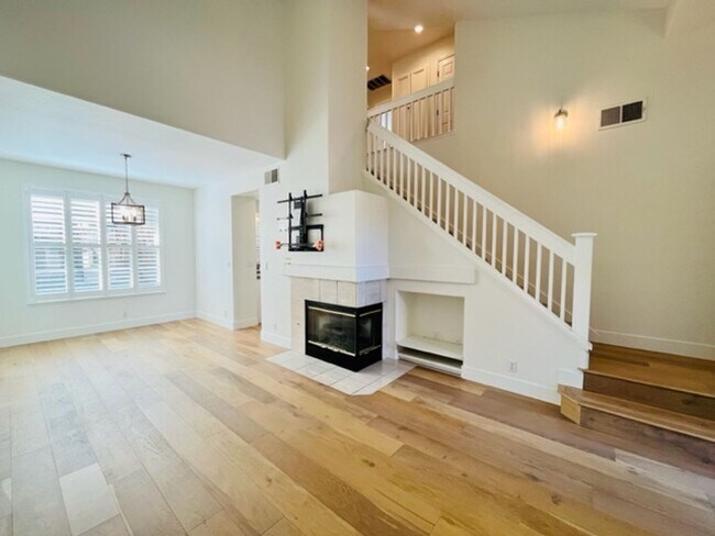 Building Photo - Move-in Ready 3BD/2.5BA, Two-Story Home in Stony Brook in Downtown Danville