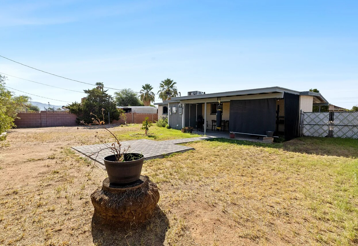Building Photo - 8001 E Nicaragua Dr