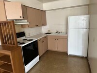 Building Photo - 2 BEDROOM 1 BATHROOM APARTMENT FOR RENT