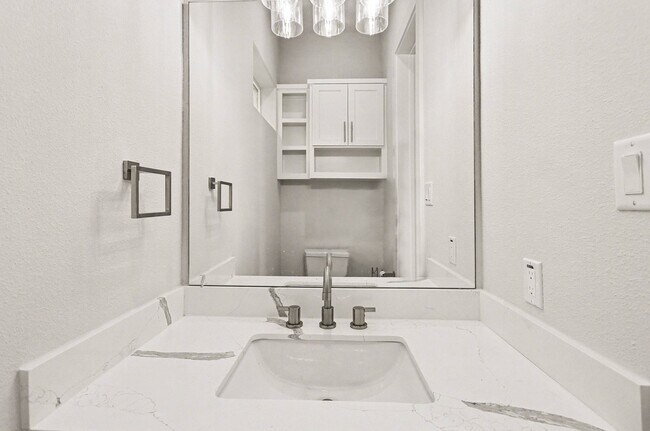 Building Photo - 111 E 33rd St