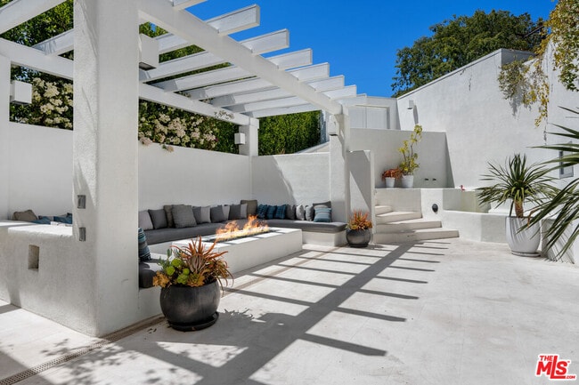 Building Photo - 9260 Cordell Dr