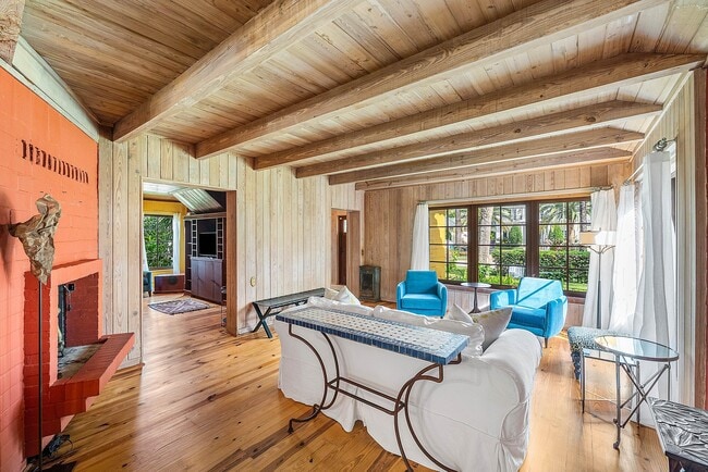 Building Photo - 334 Palm Trail