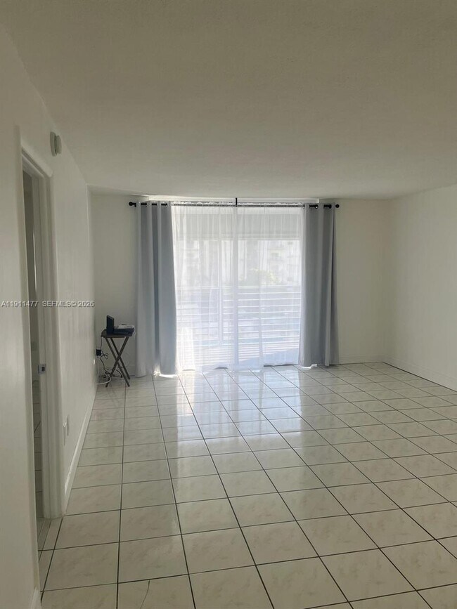 Building Photo - 3550 NE 169th St