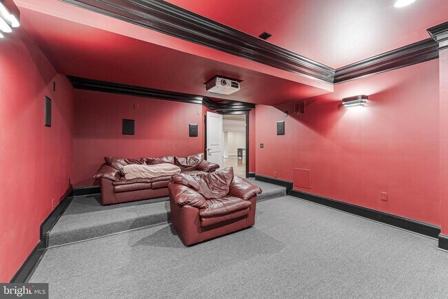 Building Photo - 829 Golden Arrow St