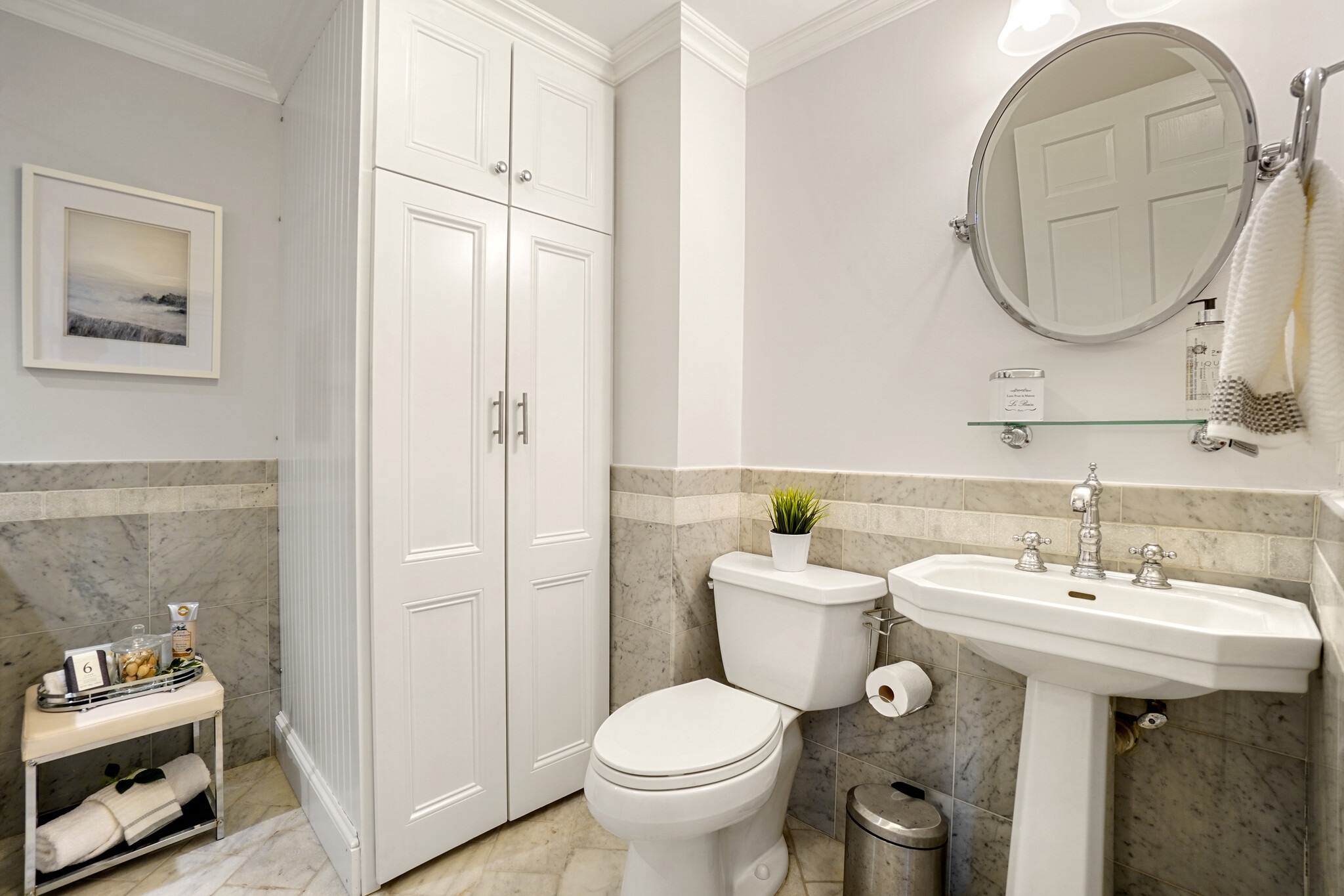 Second bathroom off hallway - 117 Saint Botolph St