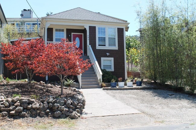 Building Photo - 689 Butte St