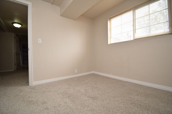 Building Photo - Comfortable Kearns 4-Bed Home with Spacious layout & Private Yard