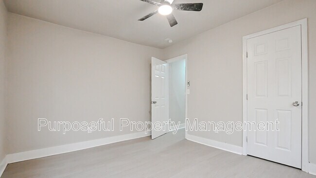 Building Photo - 2201 Glen Ellyn St