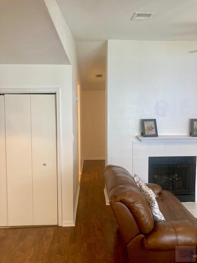 Building Photo - 3506 Cove View Cir