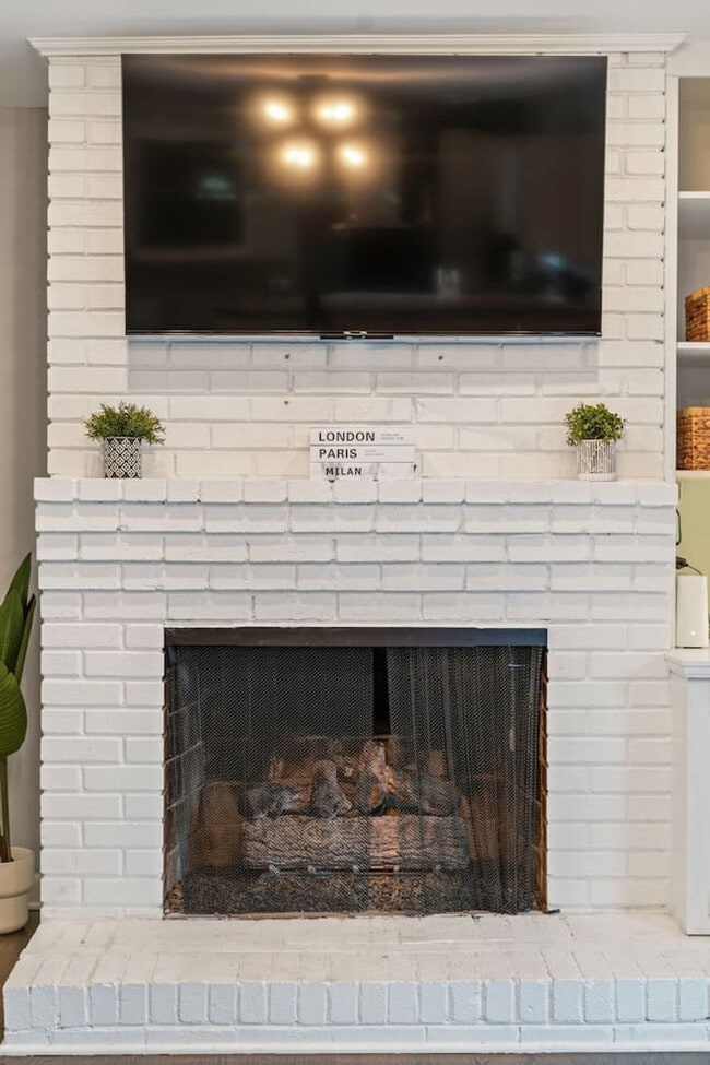 Building Photo - 1618 Cooper Lake Rd SE