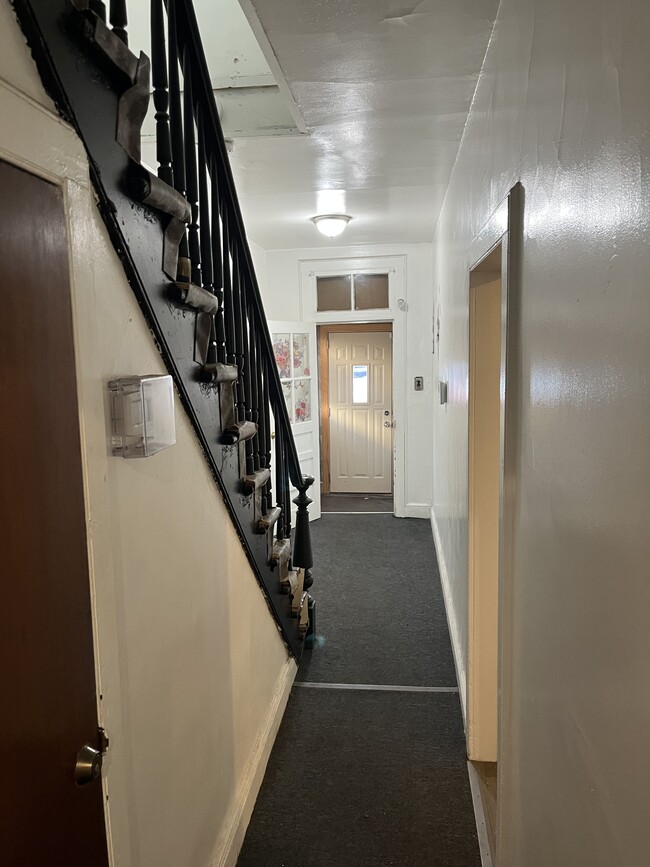 Building Photo - 44 N Bond St