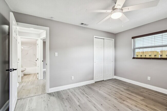 Building Photo - 528 Manor Dr