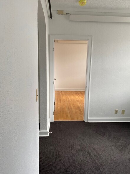 Building Photo - 413 Main Ave