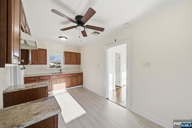 Building Photo - 75 Lakeview Terrace