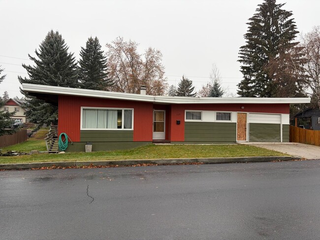 Primary Photo - 708 Park Ave