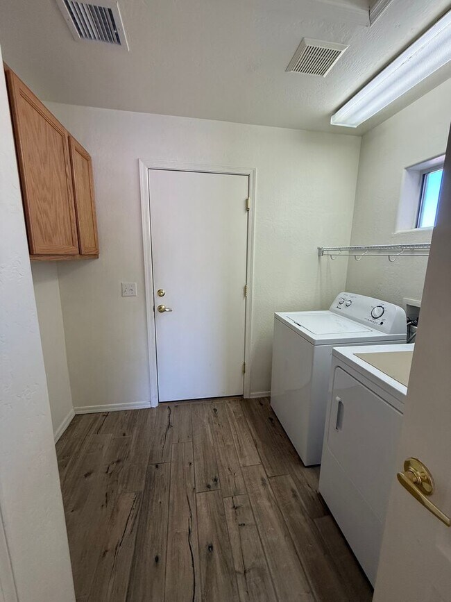 Building Photo - 2 Bedroom 2 Bath in Gated Community in Amante at Verde Fanta Fe Contact Property Pros 928-634-7710