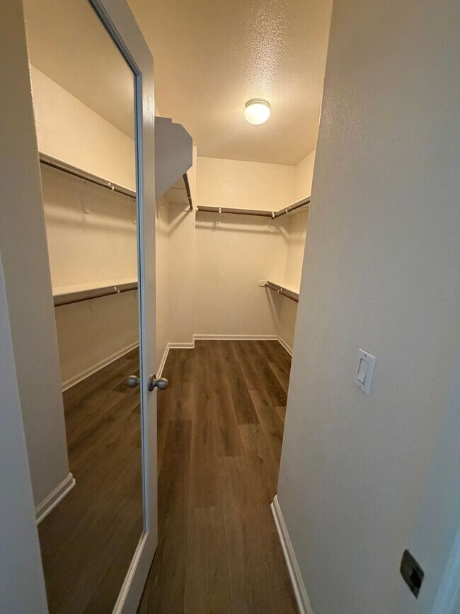 Building Photo - 702 Chandon Dr