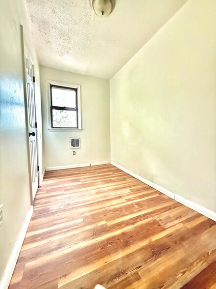 Building Photo - 147 Orange St