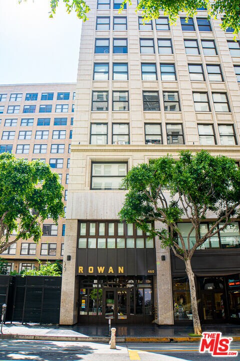 Building Photo - 460 S Spring St