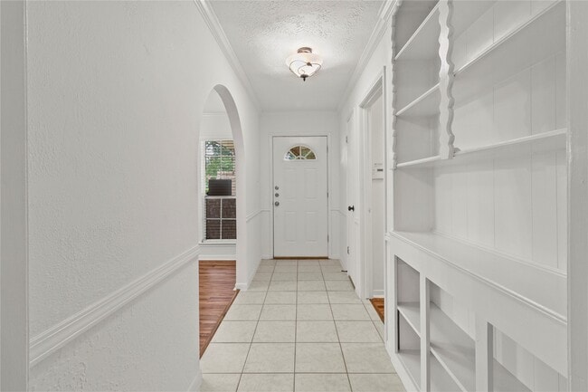 Building Photo - 4402 Seneca St