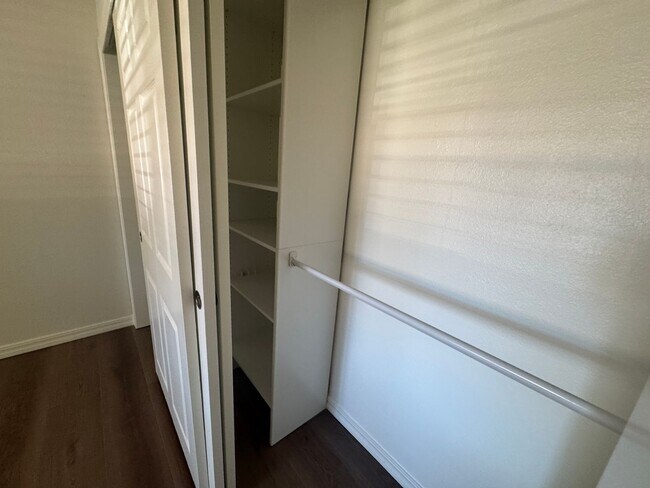 Building Photo - 2 Bedroom, 1 bath condo with washer/dryer, garage, parking, pool