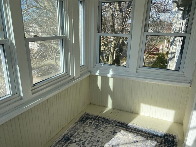 Building Photo - 206 Mary Ave