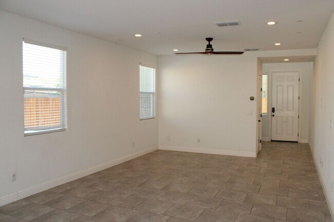 Building Photo - 1345 Orchid Ct