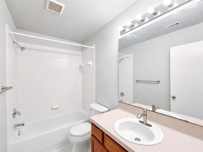 Building Photo - 1581 Parkfield Cir