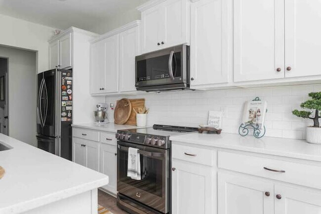 Building Photo - 460 Star Ridge Rd