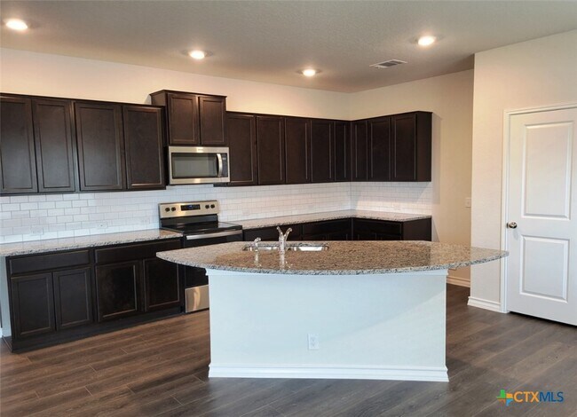 Building Photo - 618 Cypress Ct