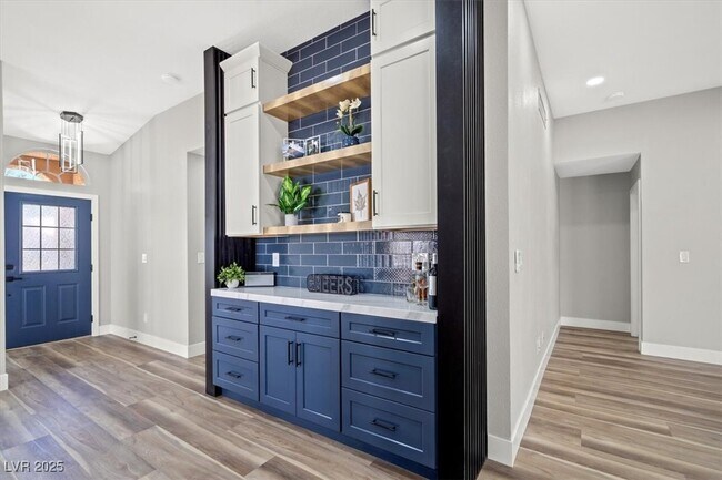 Building Photo - 5005 Cliffrose Dr
