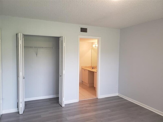 Building Photo - 12252 Royal Palm Blvd