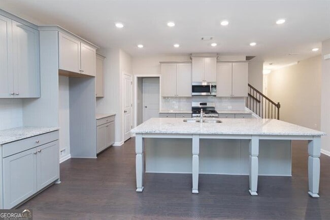 Building Photo - 1626 Lansing Bluff Walk